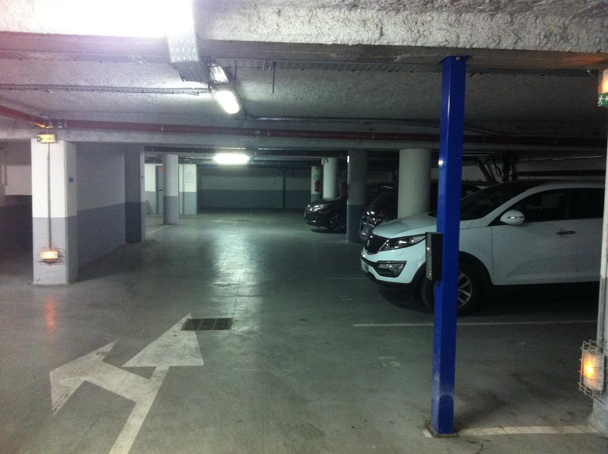Ibis Budget เบอซองส์ ภายนอก รูปภาพ