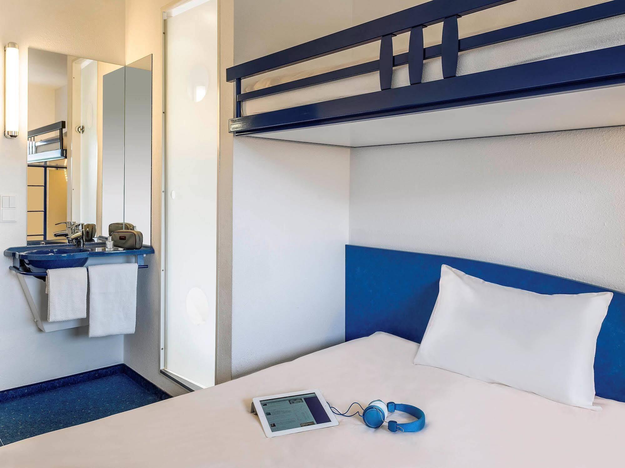 Ibis Budget เบอซองส์ ภายนอก รูปภาพ